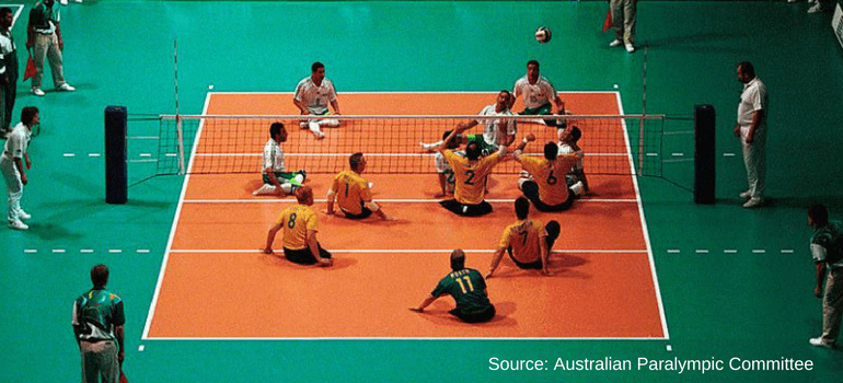 Las dimensiones del terreno de juego del voleibol son